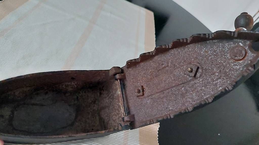 Ferri da stiro: Antikes Bügeleisen – Usato da Kriens venduto da ENotte 2