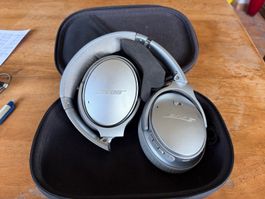 Bose QuietComfort 35 II (QC35 II) – Silber – Etui, Kabel