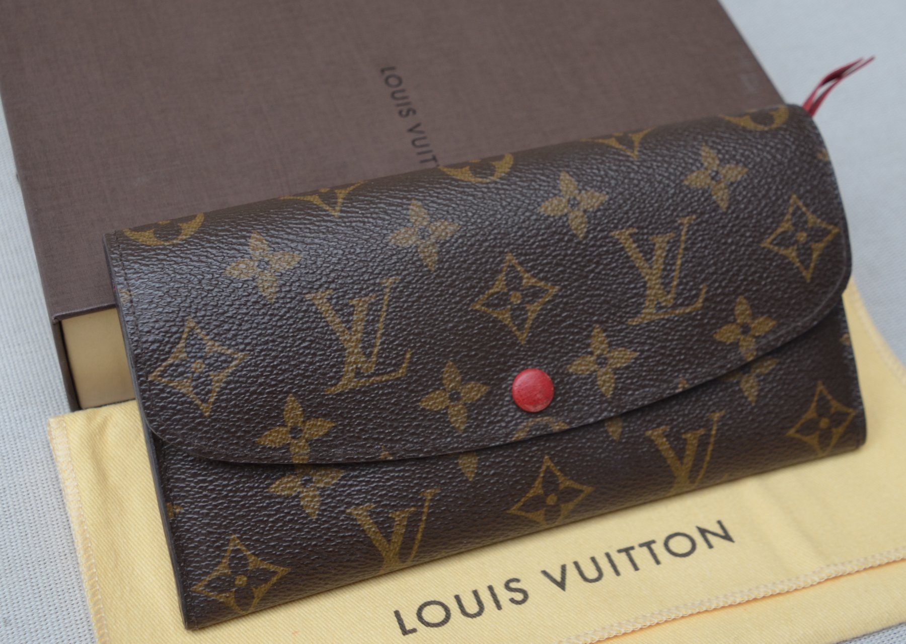 Louis Vuitton Portamonete: Louis Vuitton Emilie Portefeuille Wallet – Usato da Collonges venduto da arashee