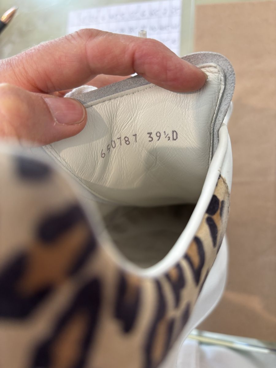 Alexander Mcqueen Damenschuhe: Alexander McQueen Sneaker Weiss Leo Grösse 39.5 – Gebraucht aus Burgdorf von VouSchoen 5