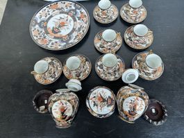 Service à café japonais, porcelaine peinte à la main.
