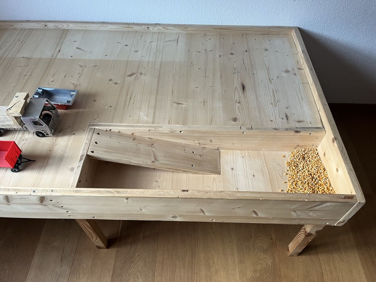 Spielzeuge: Spieltisch – Gebraucht aus Mosnang von YvonneBr87