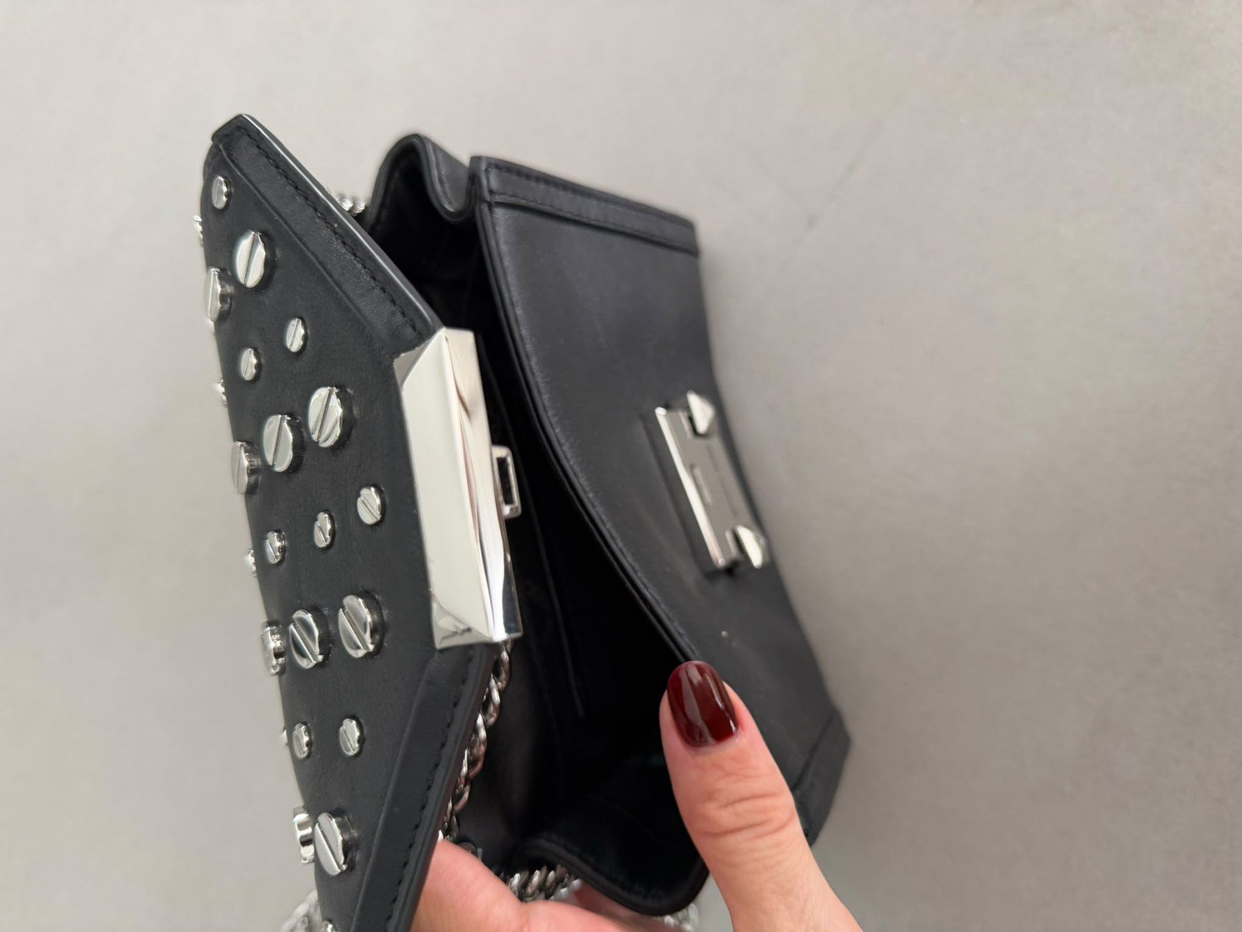 Michael Kors Taschen für Damen: Borsa a tracolla Michael Kors nera con borchie usata – Neu (gemäss Beschreibung) aus Gudo von Mirkolino92