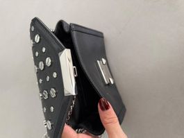 Borsa a tracolla Michael Kors nera con borchie usata