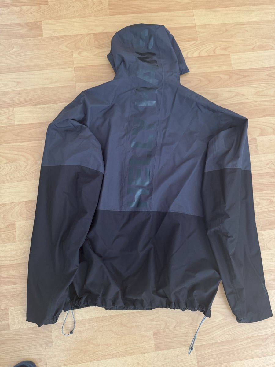 Giacche: Helly Hansen Regenjacke – Usato da Steffisburg venduto da Ricofaes 2