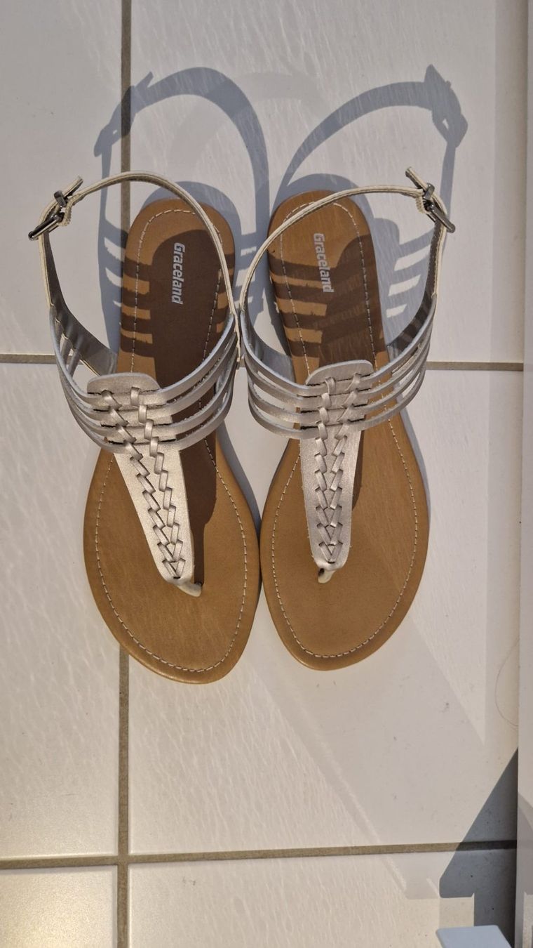 Scarpe da donna: Flip- Flops Gr. 43 silber – Usato da meisterschwanden venduto da ursm03 2