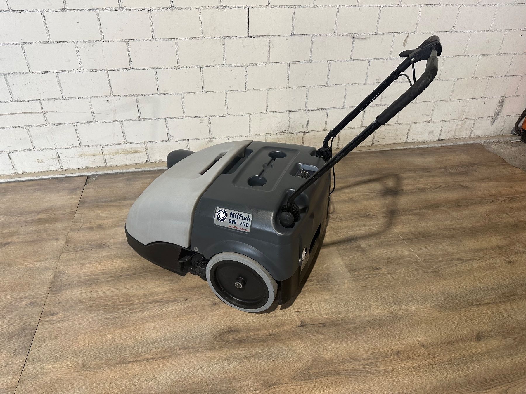 Nilfisk Toutes les machines: Nilfisk SW 750 Kärcher – D'occasion à Bettwiesen par chili1 2
