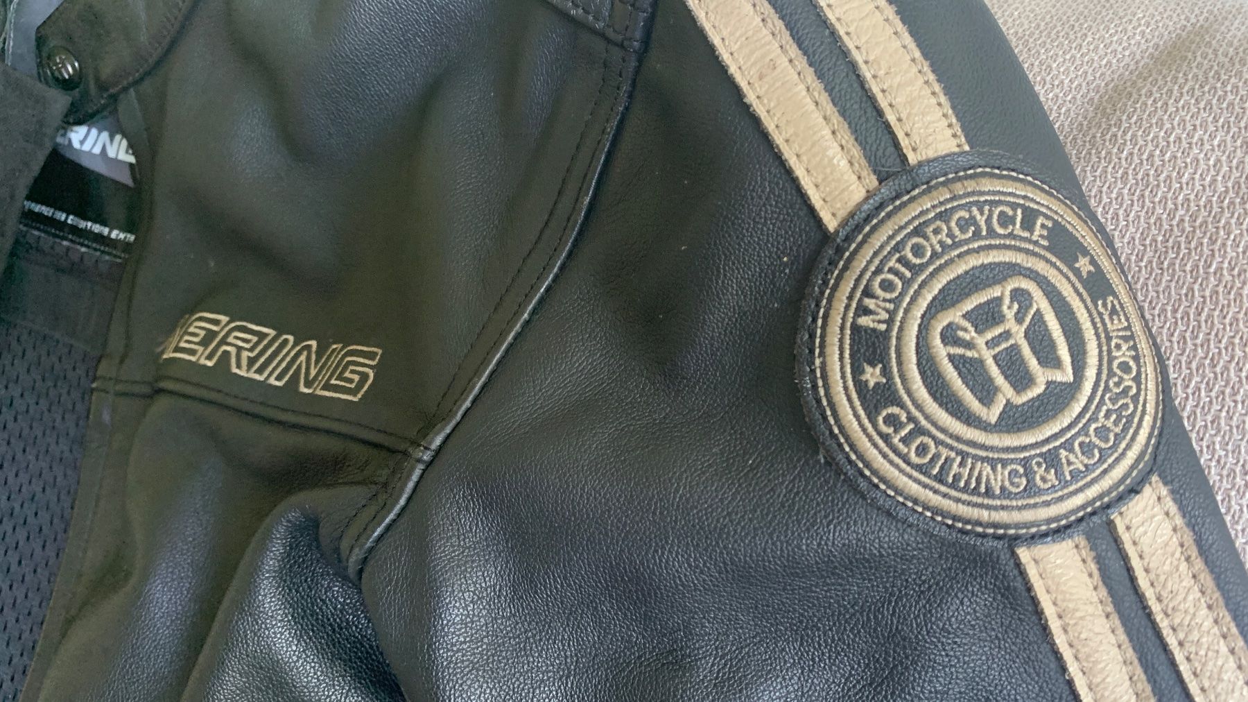 Giacche: Veste moto cuir Bering – Usato da Biel/Bienne venduto da joogloo