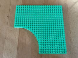 1 dicke Grundplatte, helles Grün, mit Ausschnitt, Lego