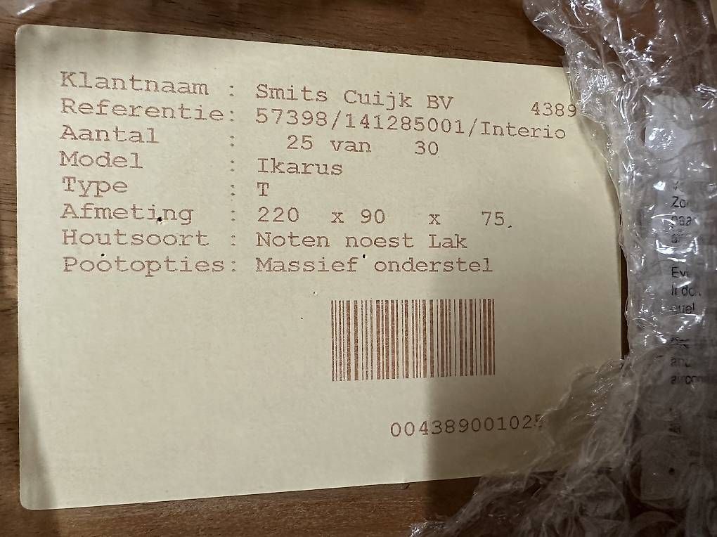 Tavoli: Nussbaum Esstisch mit 6 Lederstühlen – Usato da Sissach venduto da MaPug 2