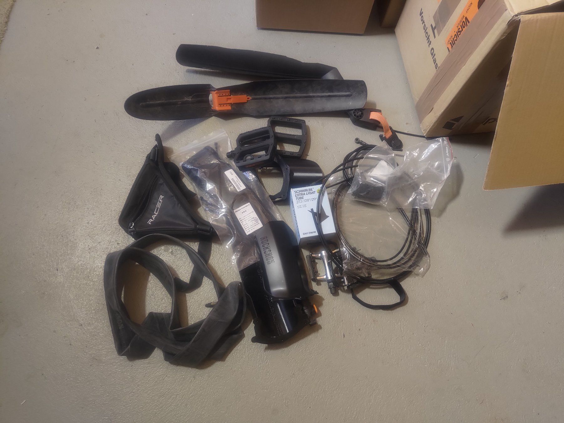 Pezzi di ricambio: Divers accessoires VTT Vaude, Racer, Schwalbe – Usato da Grimisuat venduto da Drizzt75 1