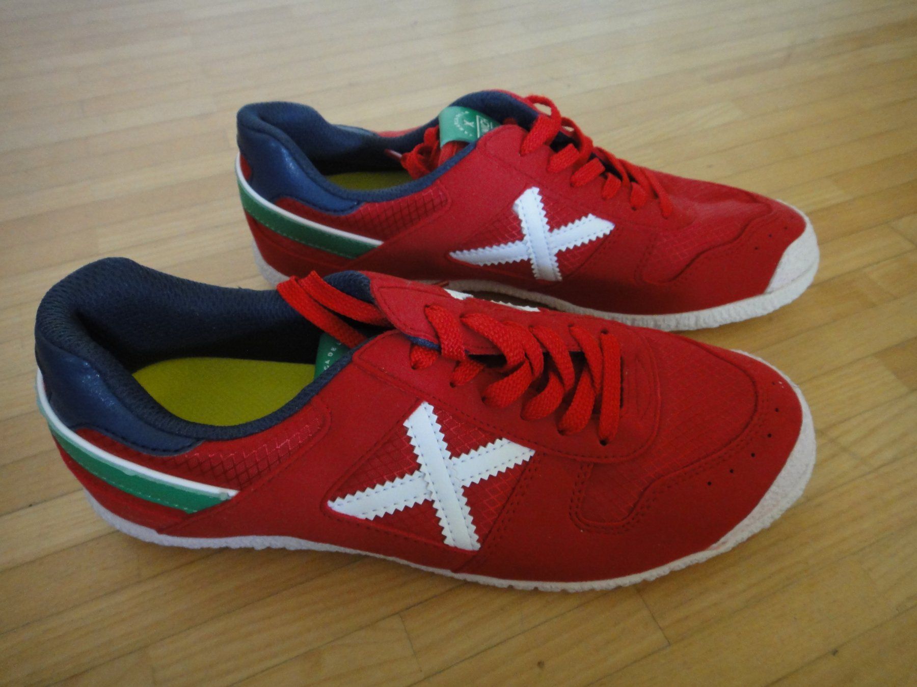 Schuhe für Jungen: Neu Munich Schuhe Rot, Gr. 38 – Neu (gemäss Beschreibung) aus Winterthur von LemonTree5