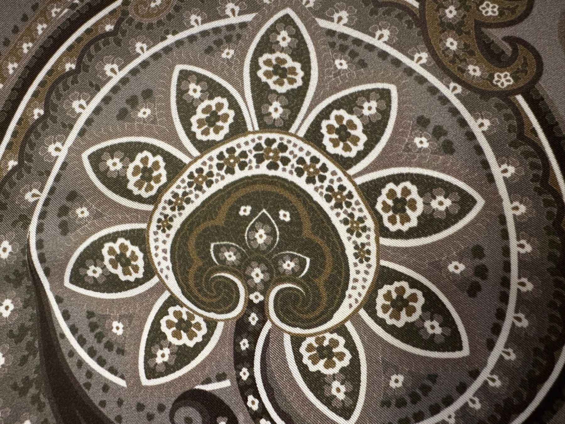 Max Mara Foulards, Tücher & Schals: MAX MARA Seidentuch Schal Monogramm Geschenk Seide – Neu (gemäss Beschreibung) aus Faulensee von Liebes_Kind_2019 3
