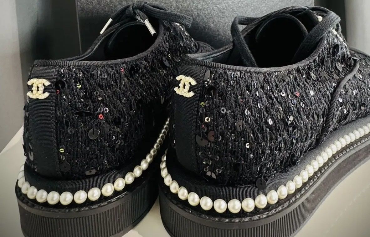 Chanel Scarpe da donna: LAST PRICE Chanel noires paillettes et perles – Nuovo (secondo la descrizione) da Cologny venduto da PINKCLOSET