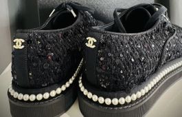 Chanel noires paillettes et perles