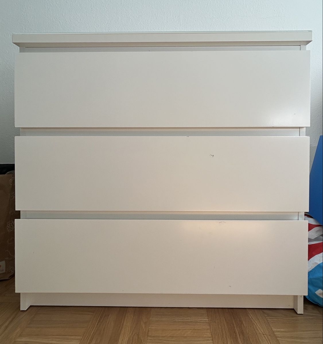 Ikea Tables de nuit: IKEA MALM Kommode 3 Schubladen Weiß – D'occasion à Luzern par zapatae