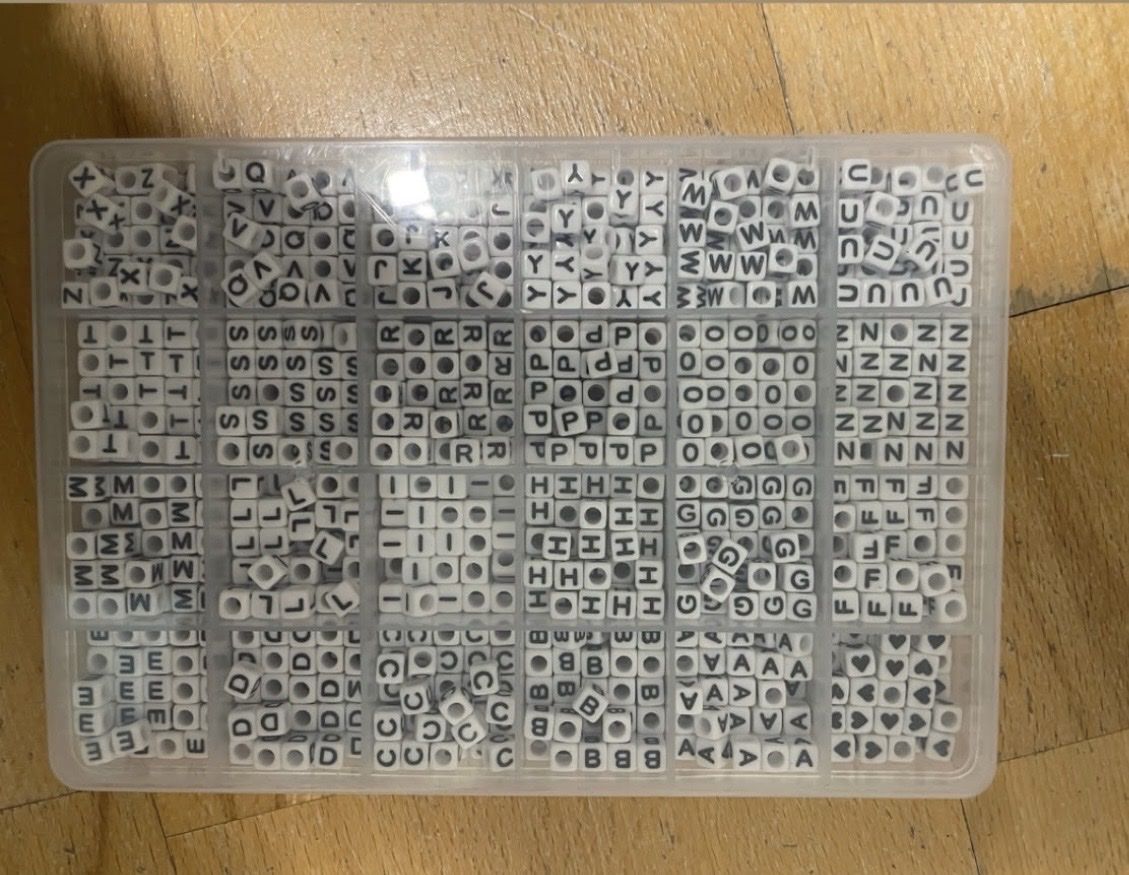 Perles (synthétiques): Buchstaben Perlen – Neuf (Voir description) à Wohlen AG par moonlightbae10