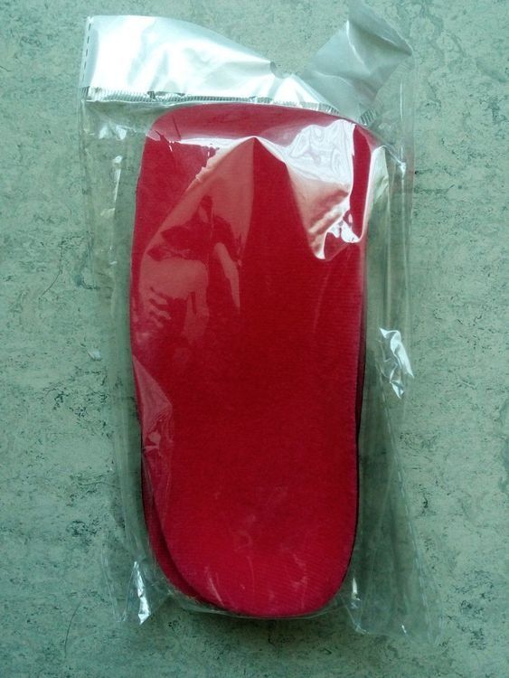 Medizinische Geräte: Einlegesohlen, Rot-Schwarz, neu – Neu und originalverpackt aus Igis von lebi