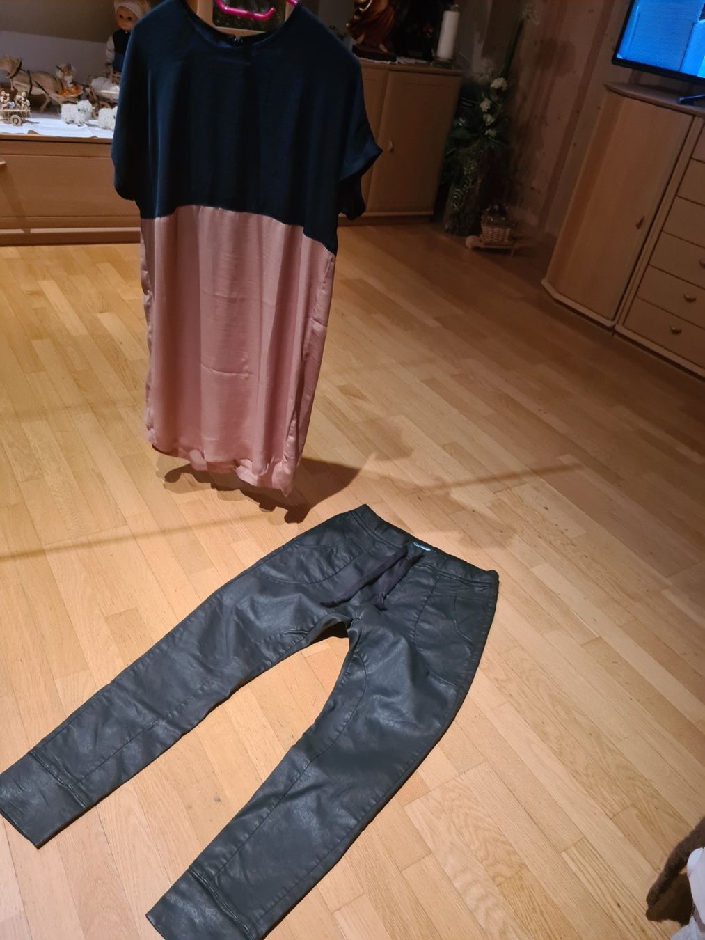 Please Jeans Jeans: Please Jeans schwarz mit langem Oberteil/kleid gr small – D'occasion à Ferden par jemyce