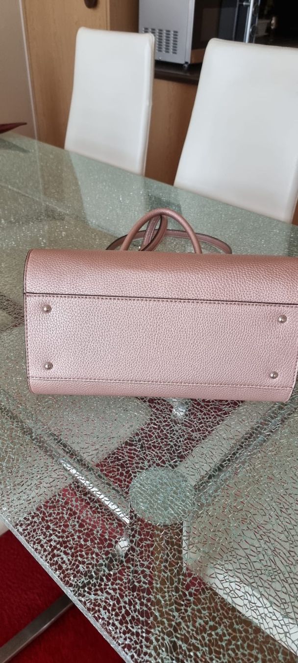 Guess Sacs femmes: Guess Handtasche – Neuf avec emballage d'origine à Luzern par Reni025 4