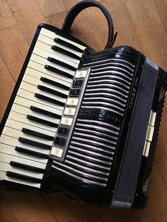Hohner Strumenti musicali: Hohner Akkordeon Tango II M – Usato da Wettingen venduto da mamaluz 1