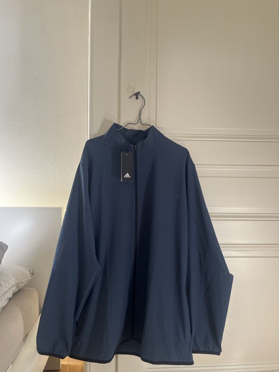 Adidas Giacche: Adidas Core Wind jacket – Nuovo (secondo la descrizione) da Lausanne venduto da aloncey