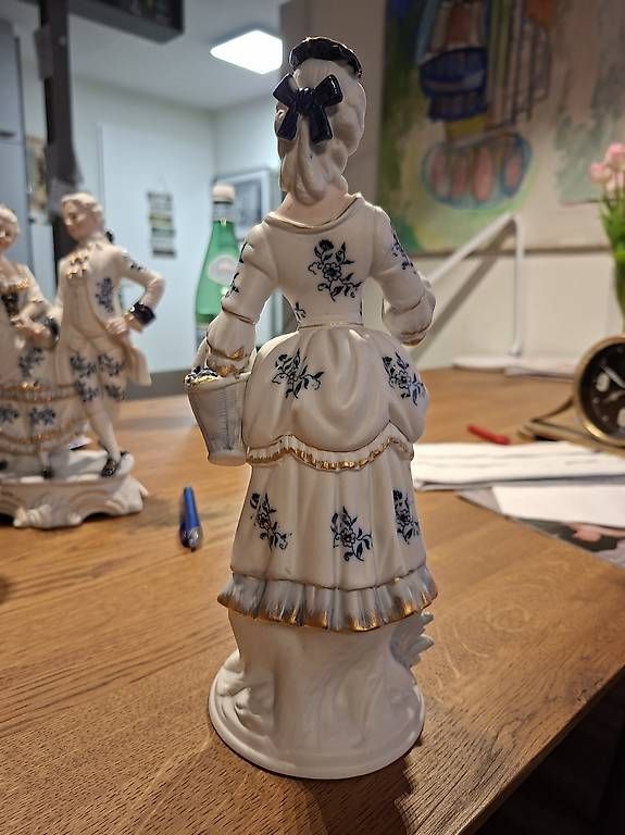 Statuette: Porzellan Statue Dame – Usato da Jona venduto da Saentisjerry 2
