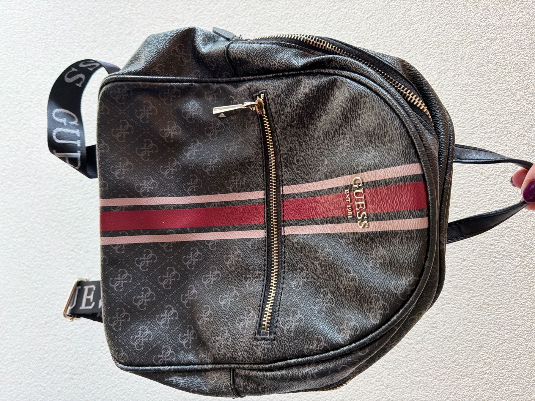 Guess Rucksäcke: Guess Rucksack – Gebraucht aus Eggerberg von Truffi99