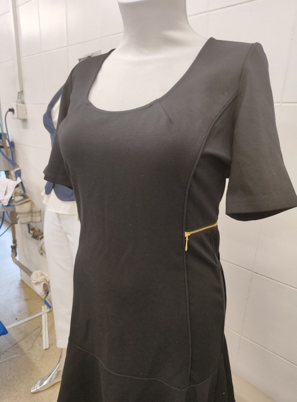 Kookai Kleider: Kookai kleid GR 40 – Gebraucht aus Langnau am Albis von Judithsebi 3