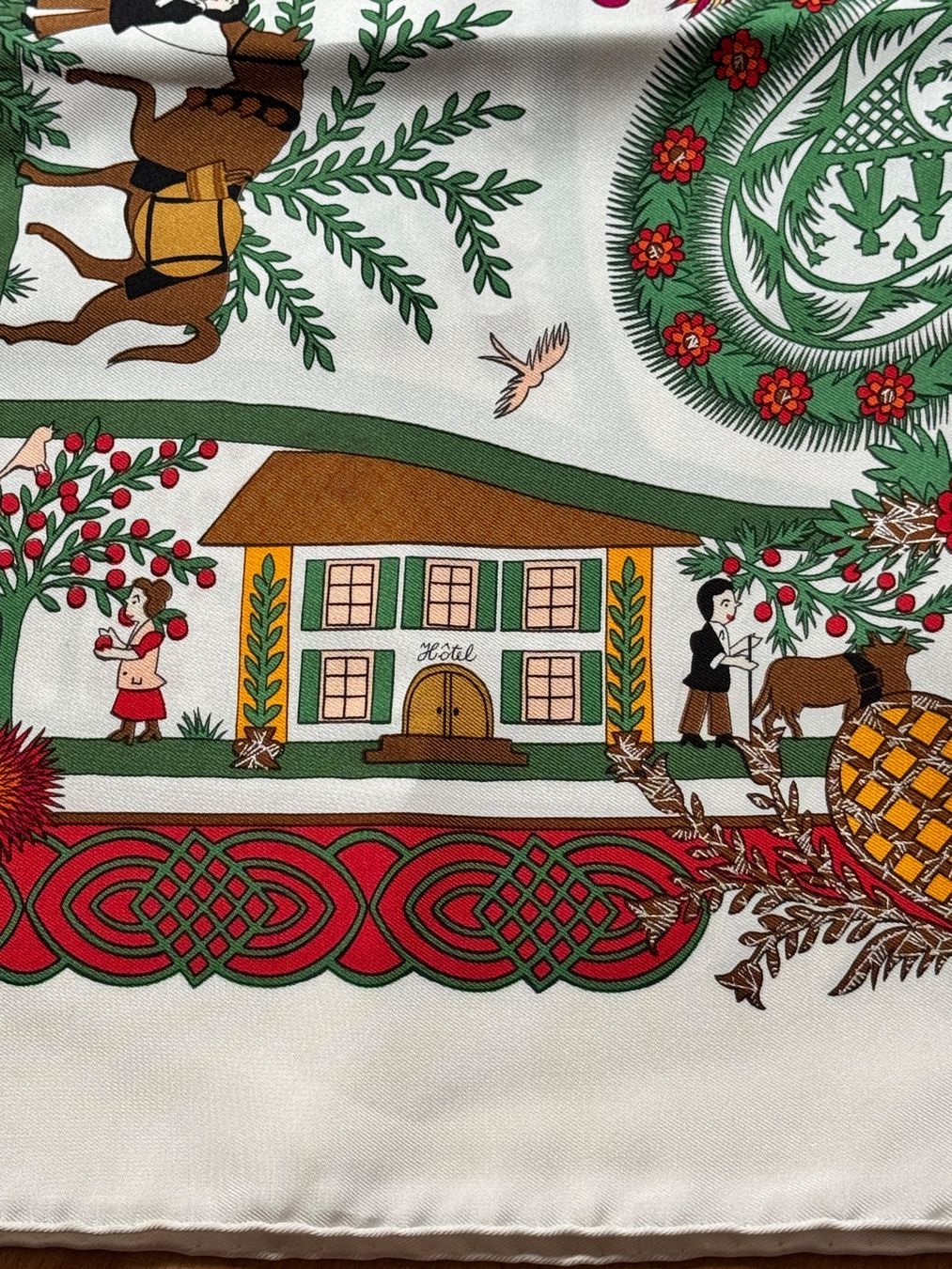 Hermès Foulards & écharpes: Carré Hermès Anne Rosat "Découpages" – Neuf (Voir description) à Affoltern am Albis par goodthings_ 7