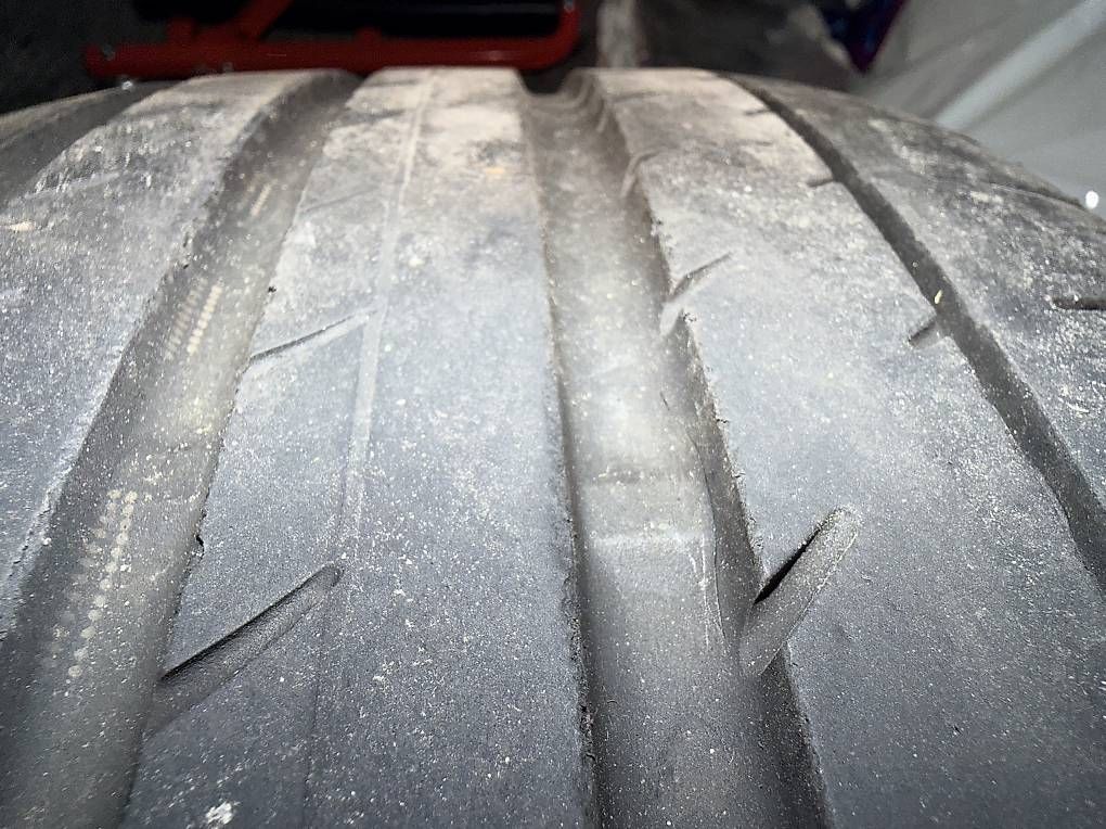 Sonstiges Schreiben & Zeichnen: Pneus été 235/45r19 occasions – Gebraucht aus Le lignon von kiwi752 4