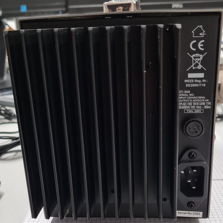PeakTech Digital Labornetzgerät 0-30 V / 0-5 A DC & USB Labor-Netzteil