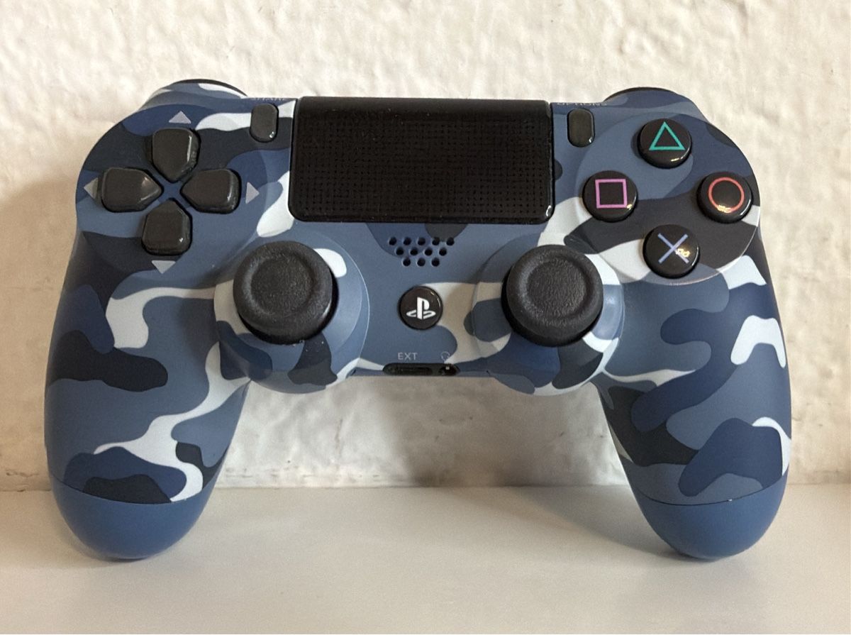 Sony Controller: Sony PlayStation 4 - Controller Blue Camouflage Design – Usato da Ehrendingen venduto da bubulence