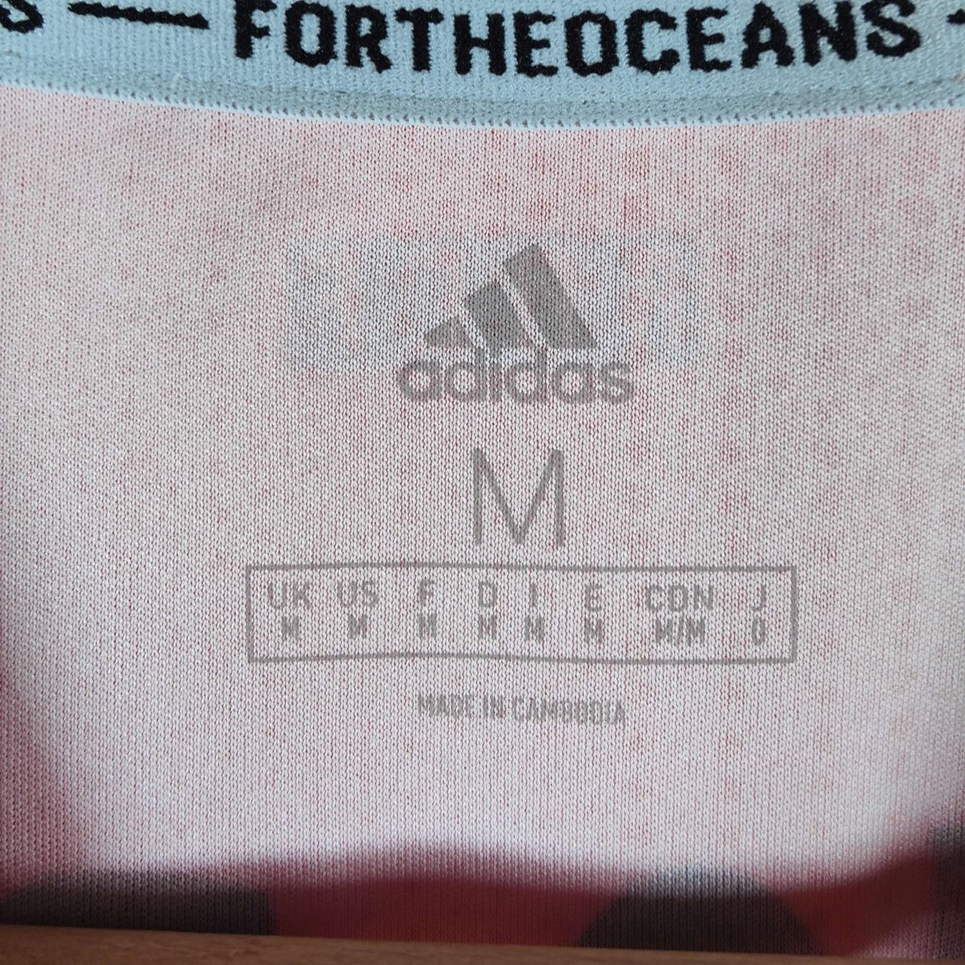 Real Madrid Leibchen & Hosen: Original 2018-19 Real Madrid Third Trikot Sergio Ramos – Gebraucht aus Martigny von eternalpitch 2