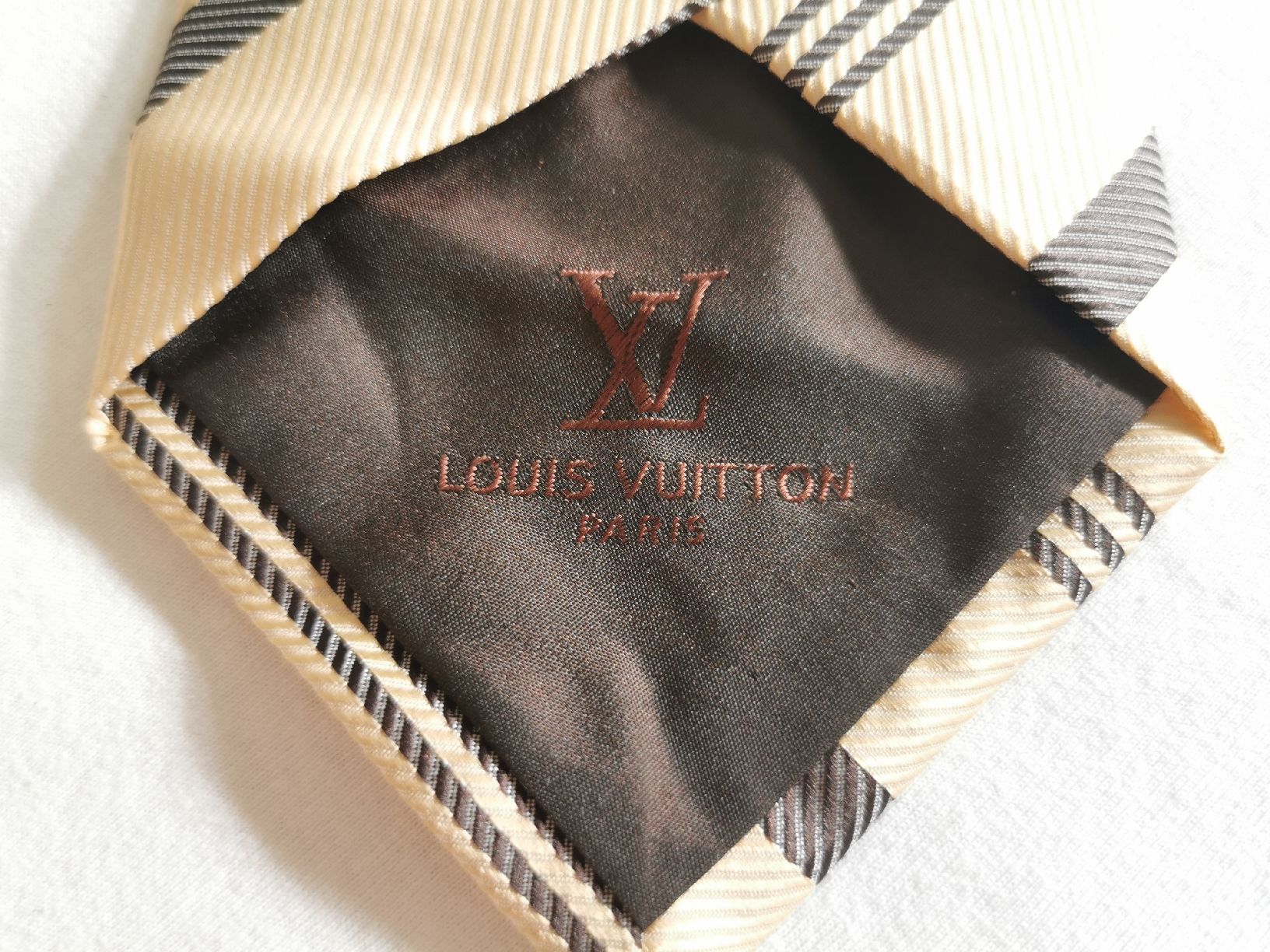 Louis Vuitton Cravatte: Louis Vuitton Herren Krawatte  – Usato da Schlieren venduto da vlalif 1