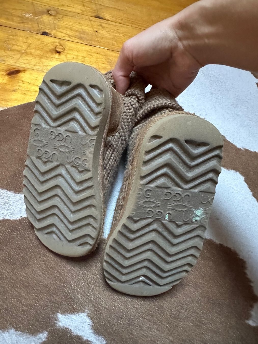 Ugg Chaussures garçon: UGG Boots Original Grösse 25 – D'occasion à Trimmis par vai_9qzr 2