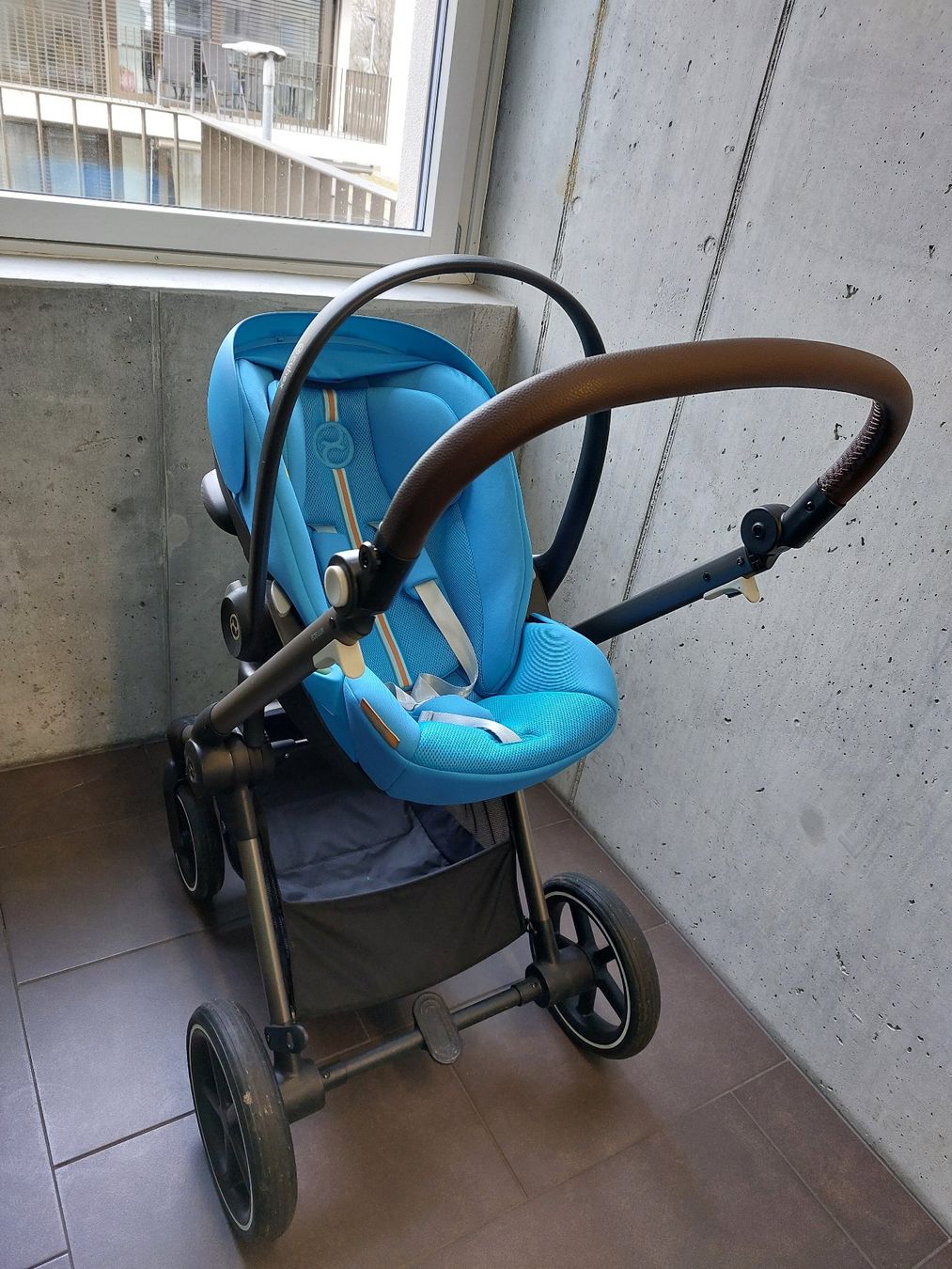 Carrozzine: Cybex EOS Lux Kinderwagen mit Cybex Cloud G i-Size Plus – Usato da Olten venduto da holeiag_2.0