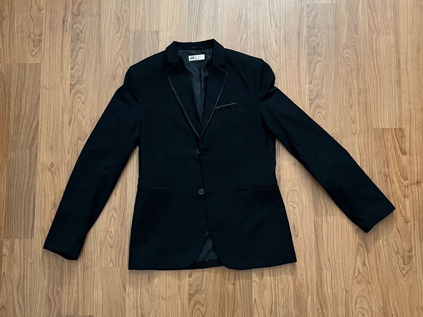 H&M Completi: Schwarzes Sakko/Jackett Grösse 170 – Usato da Samedan venduto da TintiFinti