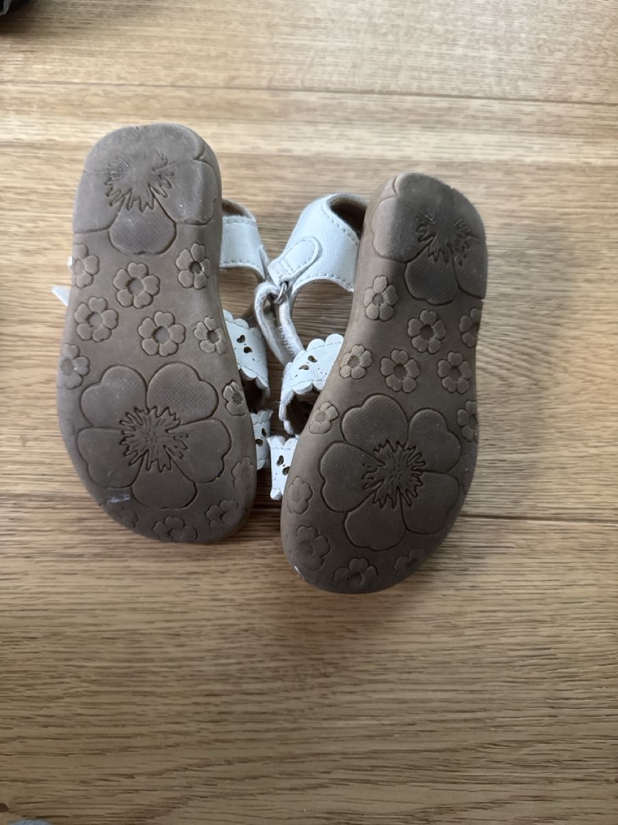 Next Scarpe per ragazze: Sandales Next 23 – Usato da Montreux venduto da canori 1