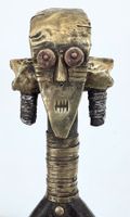 alte Mahongwe Figur Gabun Metall beschlagen Höhe 26 cm