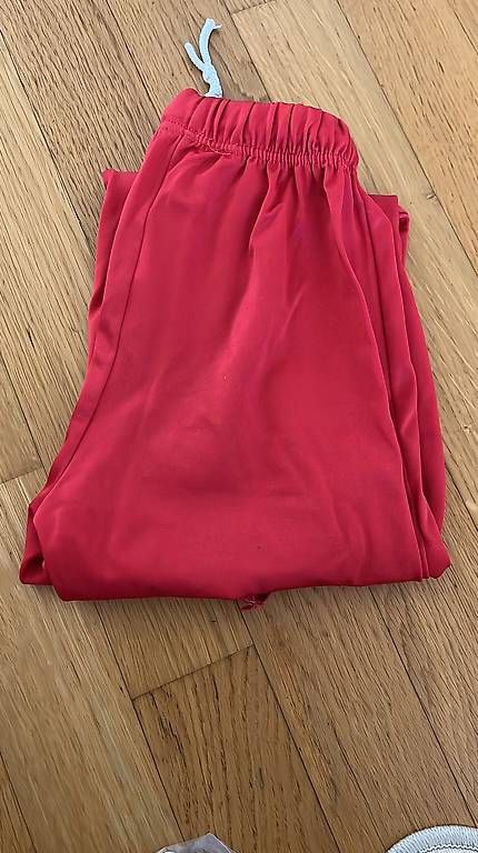 Lotti & Set di vestiti: Diverse Turnkleider – Usato da Solothurn venduto da maevren 2