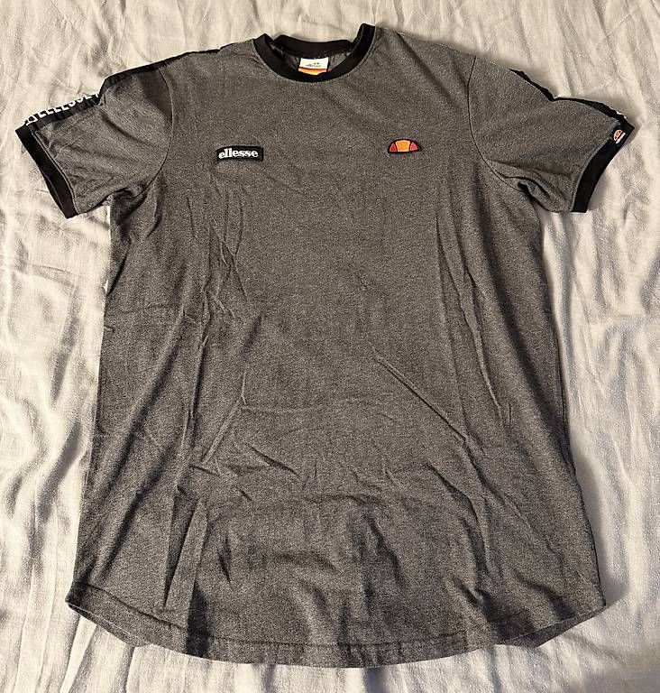 T-shirt: Ellesse T-Shirt grau – Usato da Wädenswil venduto da dom_pz5d