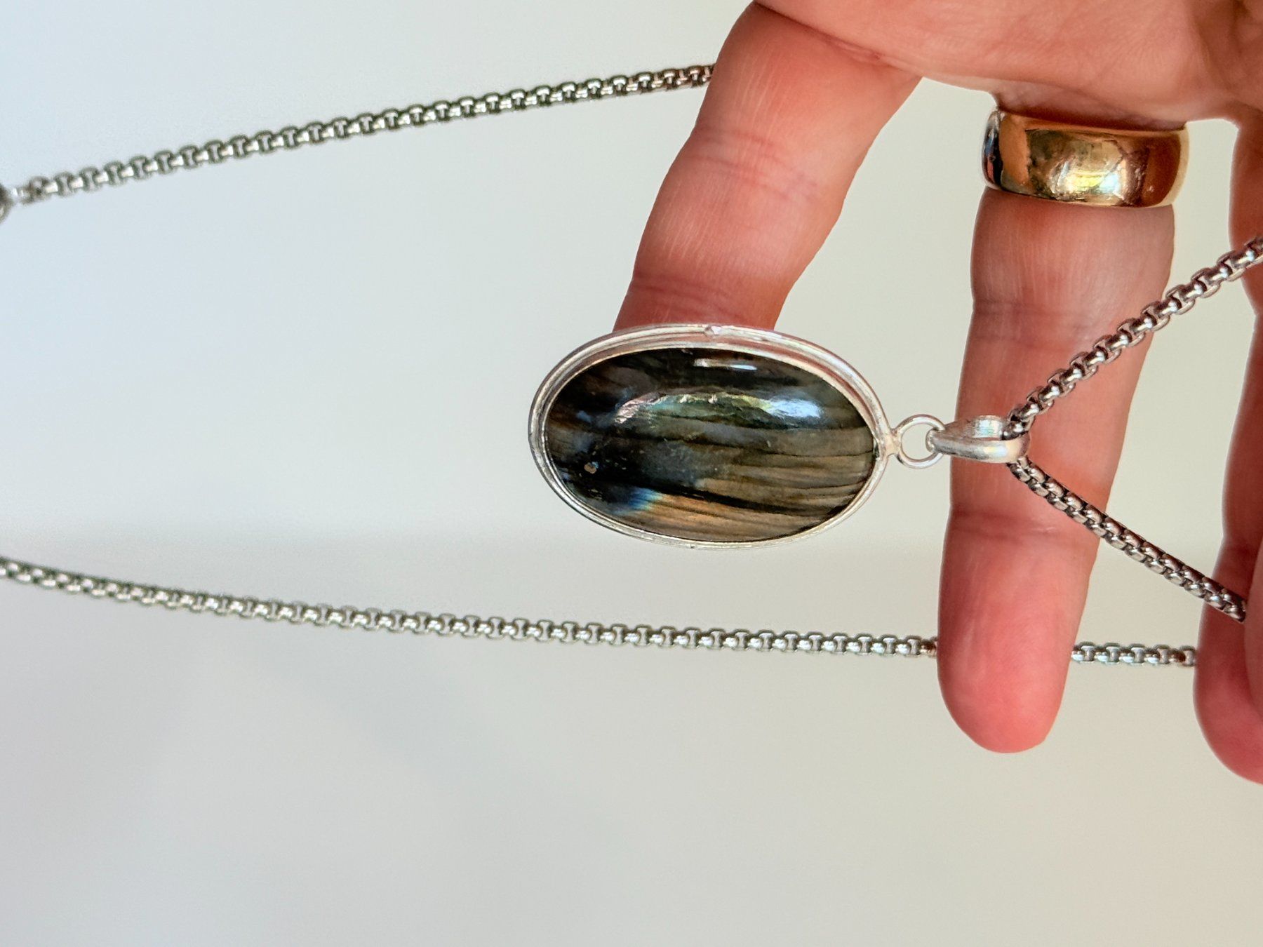 Catenine: Collier vintage avec pendentif pierre Labradorite – Nuovo e nell'imballaggio originale da Genève venduto da AWWA 3