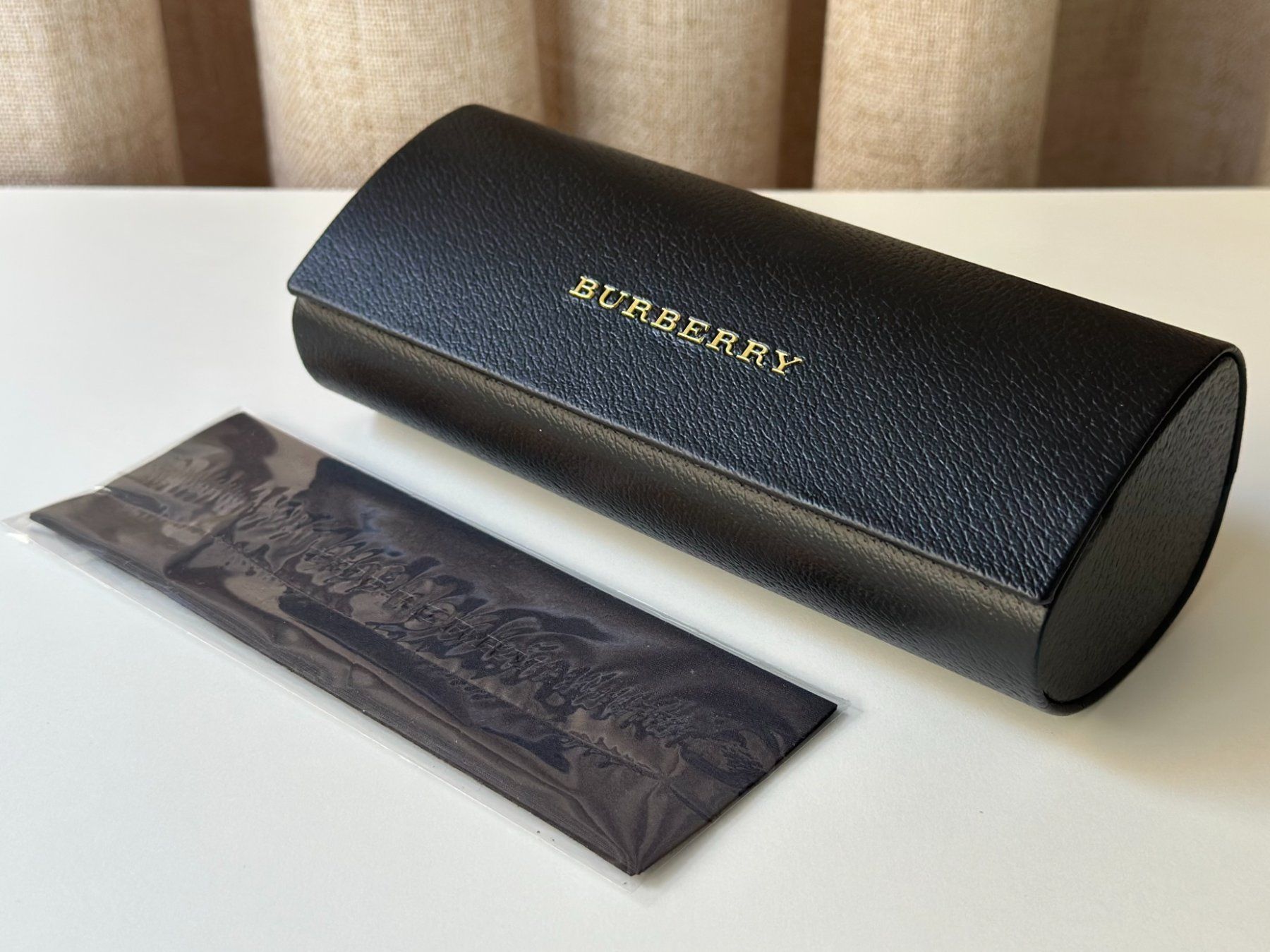 Burberry Sonstige Kleidung & Accessoires: BURBERRY - Étui pour lunettes + chiffon – Neu (gemäss Beschreibung) aus Genève von Reveur 1