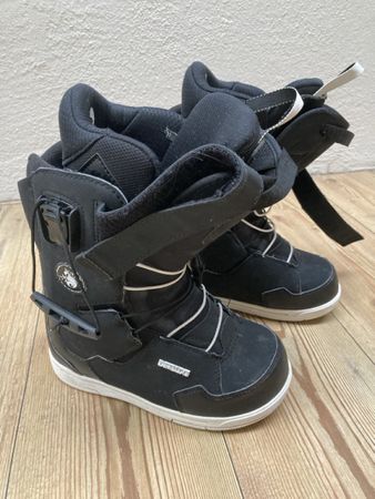 Deeluxe Snowboard Boots UK 4,5 TEAM Lara