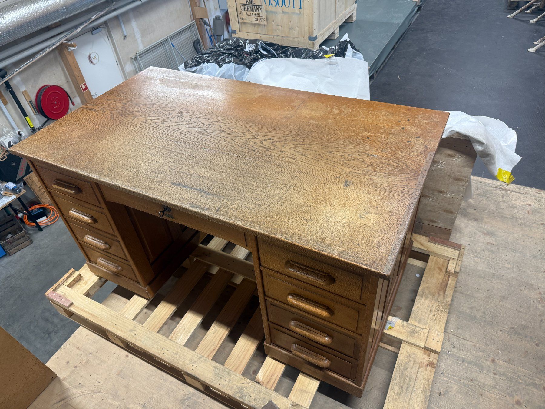 Scrivanie: Doppelpedestal Schreibtisch – Usato da Oberdorf BL venduto da sonne027