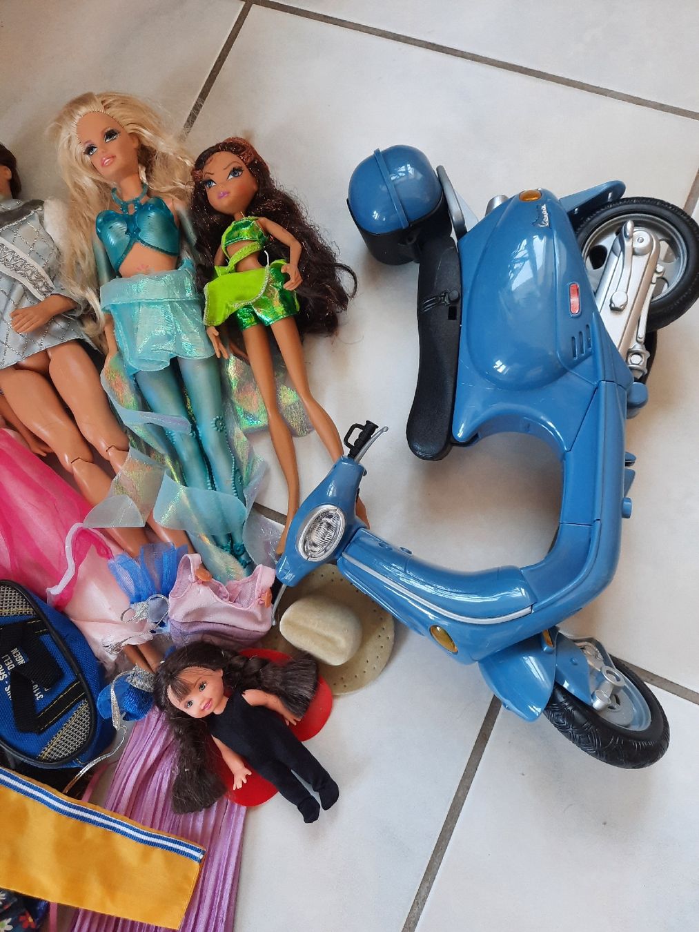 Poupées: LOT " BARBIE "  – D'occasion à Le Locle par marylise01 1