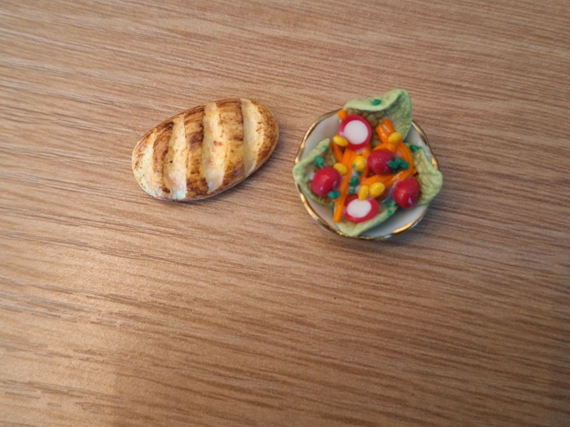 Case e mobili per bambole: Puppenhaus Salat mit Brot – Nuovo (secondo la descrizione) da Zürich venduto da HandmadeTinyFood 4