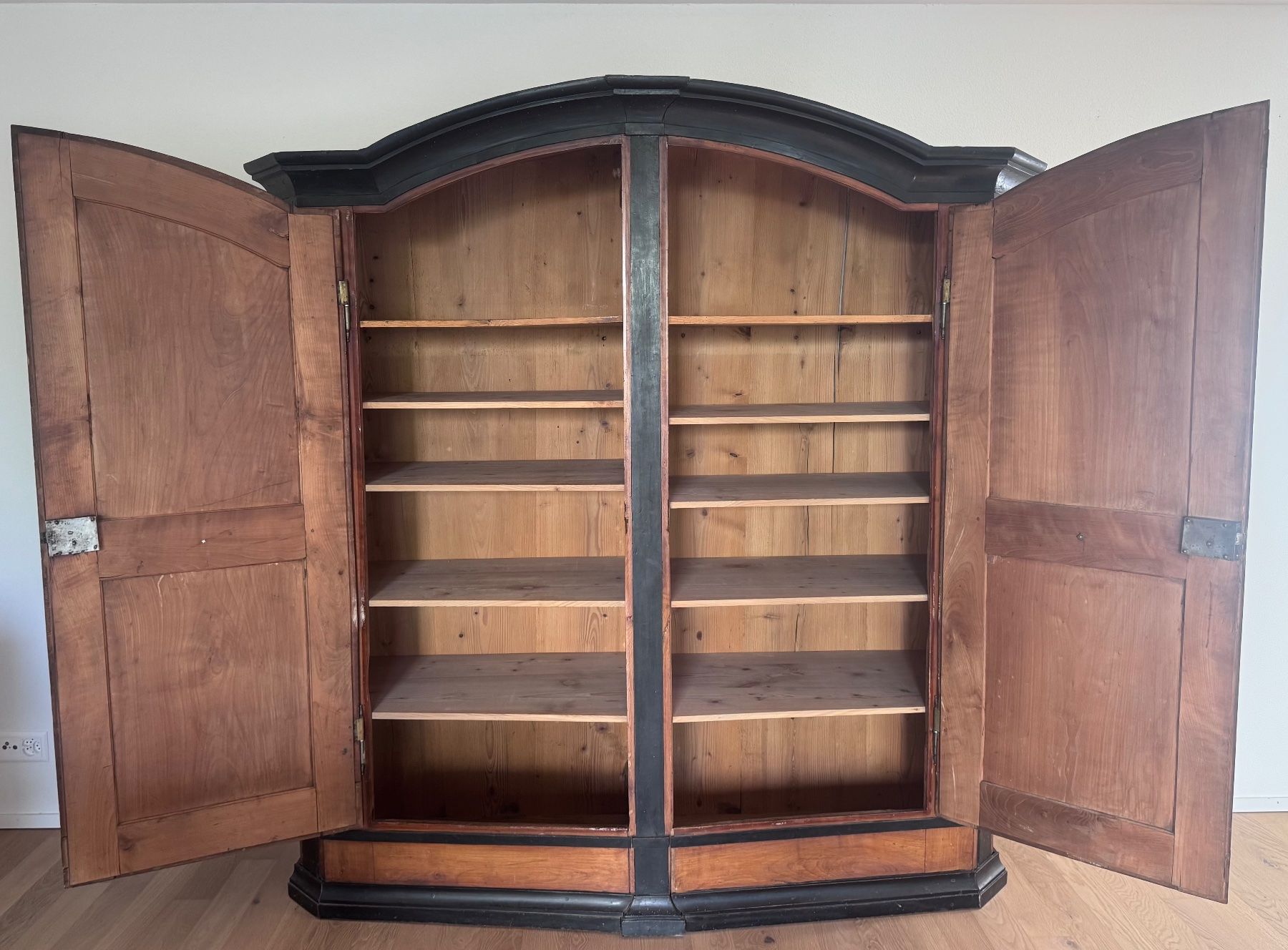Armadi: Antiker Schrank Massivholz zerlegbar – Usato da Winterthur venduto da bin_y5kb 1