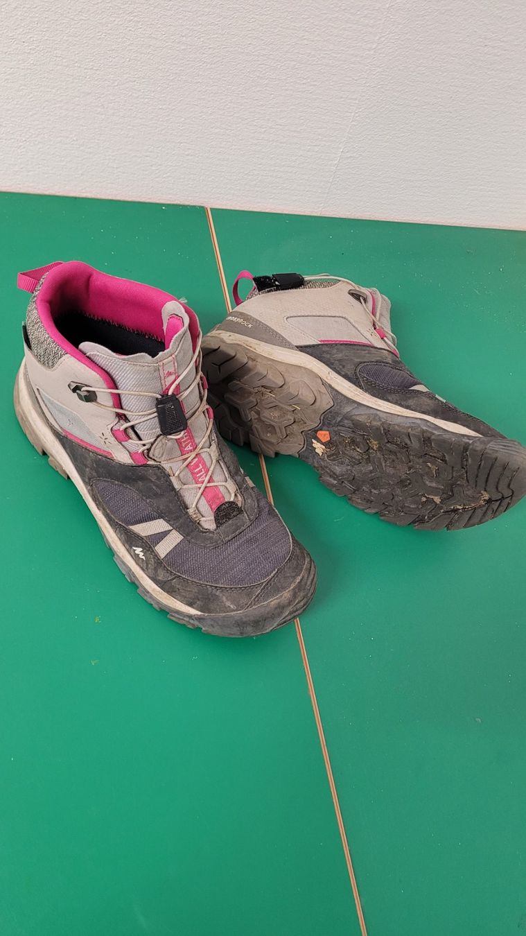 Decathlon Schuhe für Mädchen: Wanderschuhe Mädchen Grösse 37 guter Zustand – Gebraucht aus Sulz AG von Sennli1 1